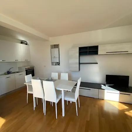 شقة Pool&garden House مييْنا